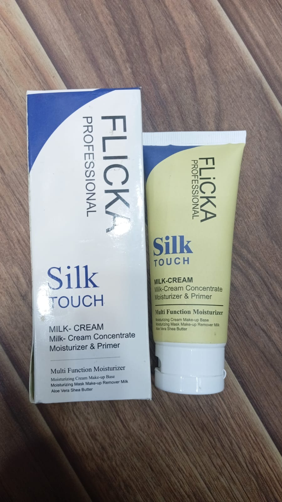 Flicka Professional Silk Touch Milk-Cream Moisturizer & Primer